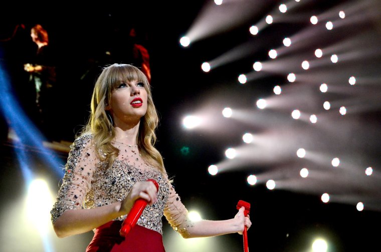 NEW YORK, NY - DECEMBER 07: Singer Taylor Swift performs onstage during Z100's Jingle Ball 2012 presented by Aeropostale at Madison Square Garden on December 7, 2012 in New York City. (Photo by Brian Killian/WireImage)