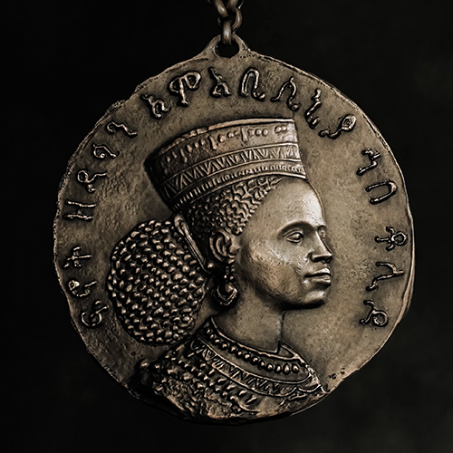 The Queen’s Medallion, 2024. Yatreda | ያጥሬዳ. (Ethiopian, established 2021) Bronze model for non-fungible token (NFT). Courtesy of the artist. Photo: Toledo Museum of Art.