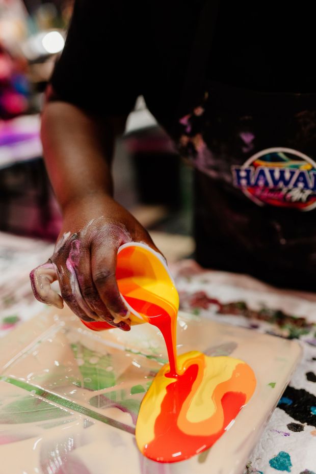 Hawaii Fluid Art offers classes in acrylic paint pouring and fluid art techniques. (Hawaii Fluid Art)