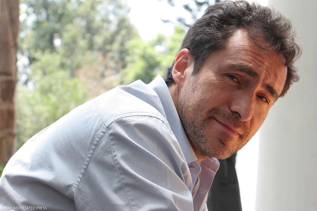 A photo of Demián Bichir.