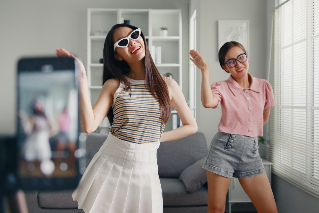 two female tiktok dancers