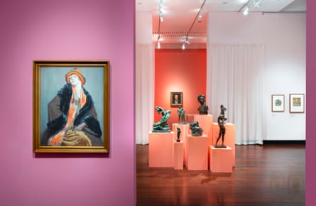 Hilda Rix Nicholas’s painting Une Australienne beside a number of sculptures