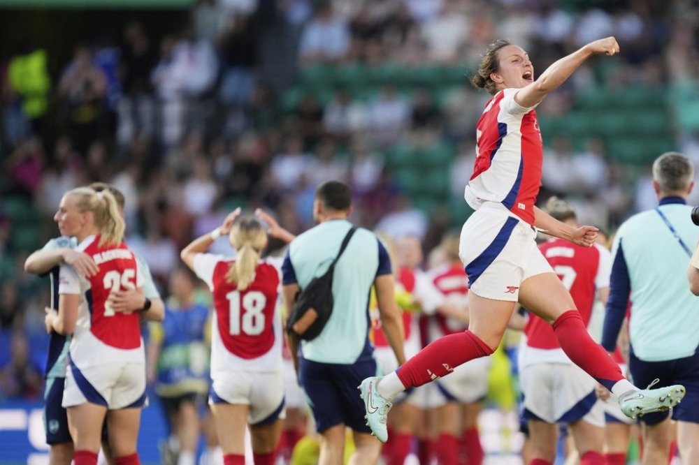 Arsenal players celebrate after winning the women's Champions League final soccer match between Arsenal and FC Barcelona at the Jose Alvalade Stadium in Lisbon, Saturday, May 24, 2025. (AP Photo/Jose Breton)