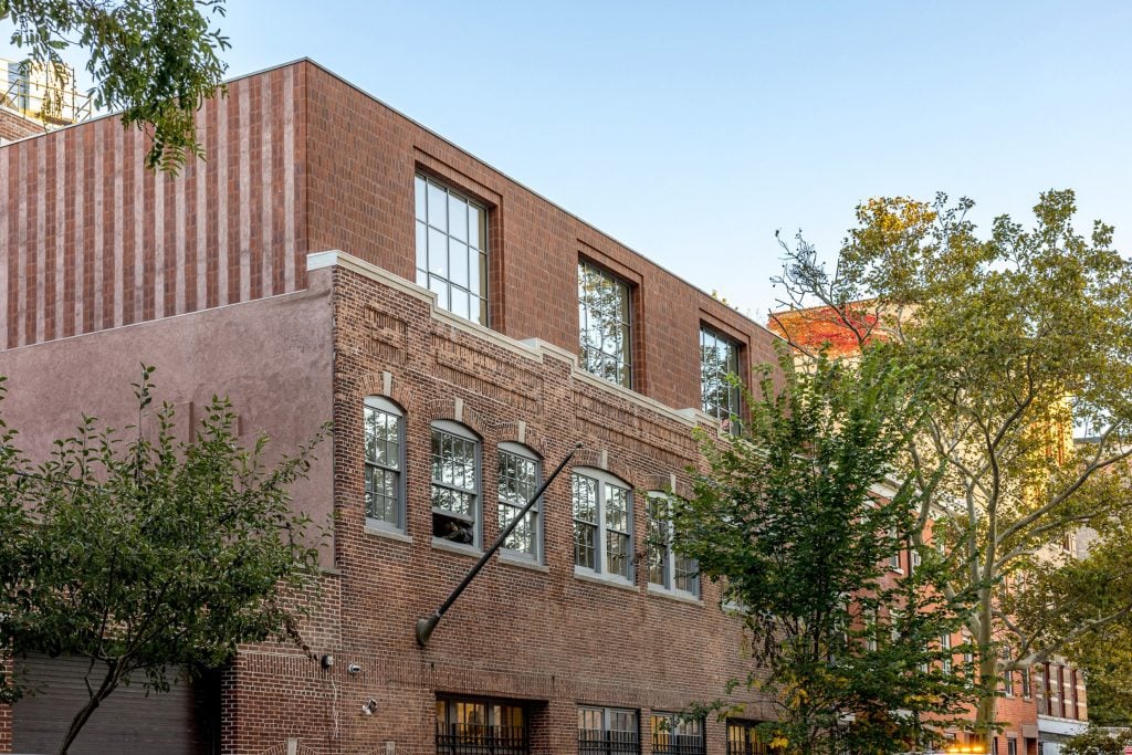 A brick building in New York City
